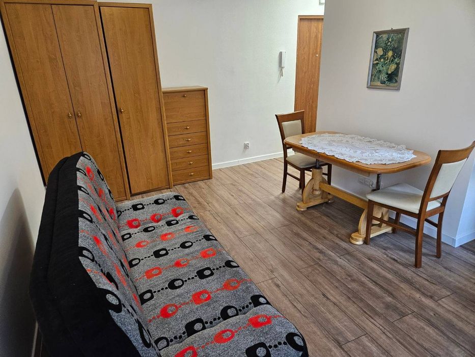 Ładna przytulna kawalerka.