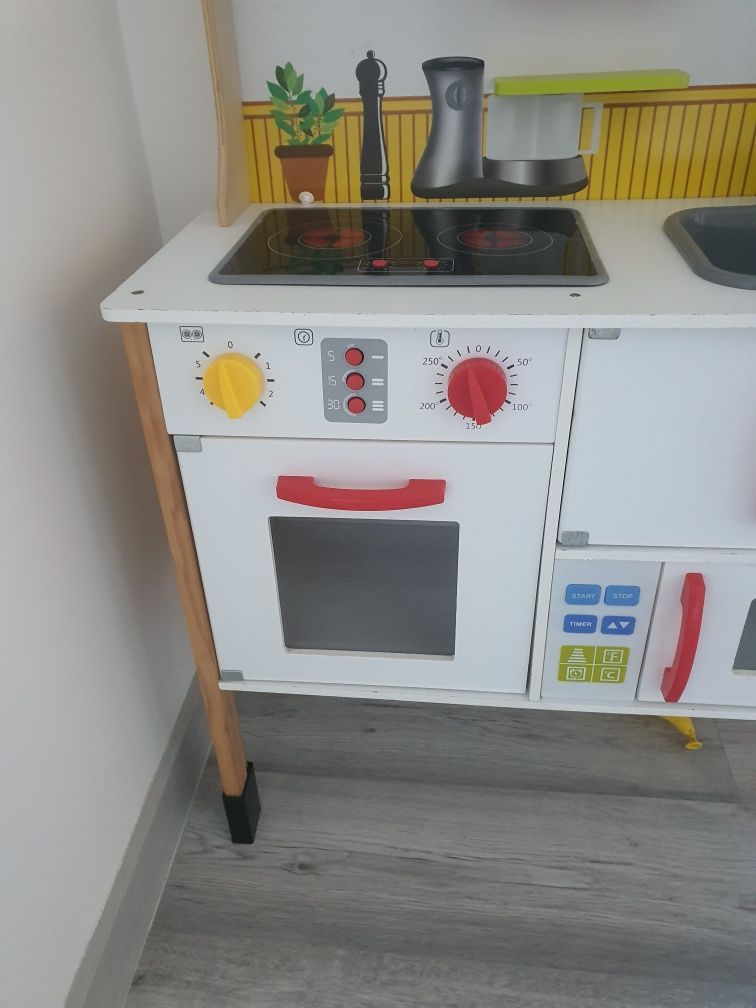 Cozinha de madeira para crianças