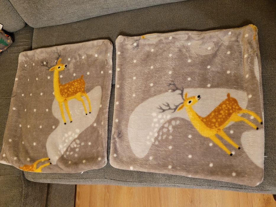 Świąteczne poszewki z jelonkami na poduszki komplet 2 sztuki