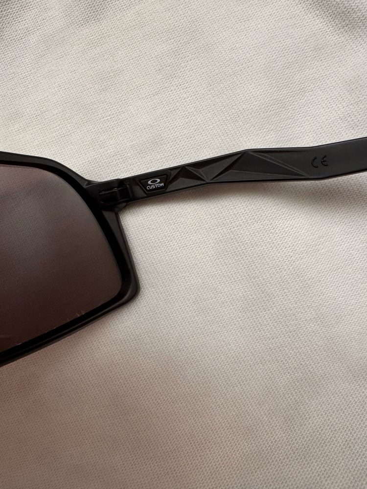 Oakley Sutro Black