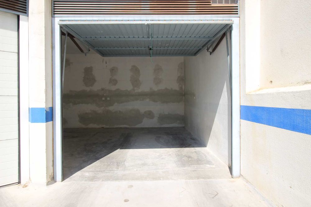 Portão de garagem em bom estado