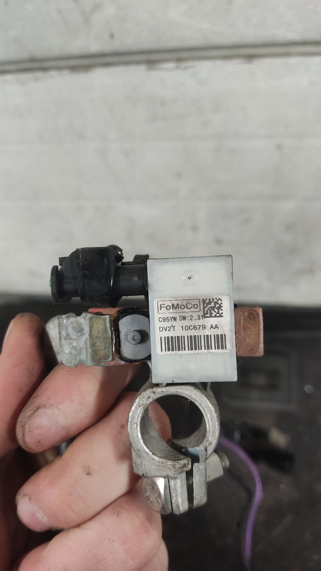 Klema minusowa ze skrzynka bezpieczników ford ecosport