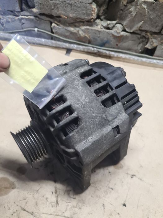 Генератор Renault Trafic Vivaro Megane Scenic Laguna Kango 8200495305