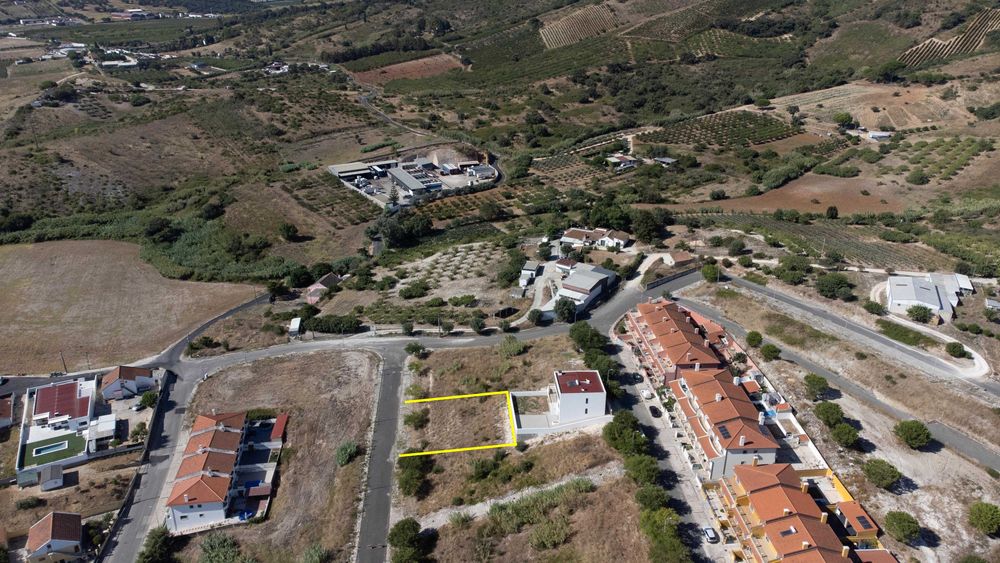 Terreno à venda na Rua das Fontaínhas - Alenquer