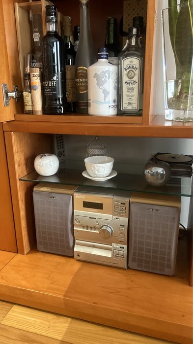 Vitrine de sala em cerejeira
