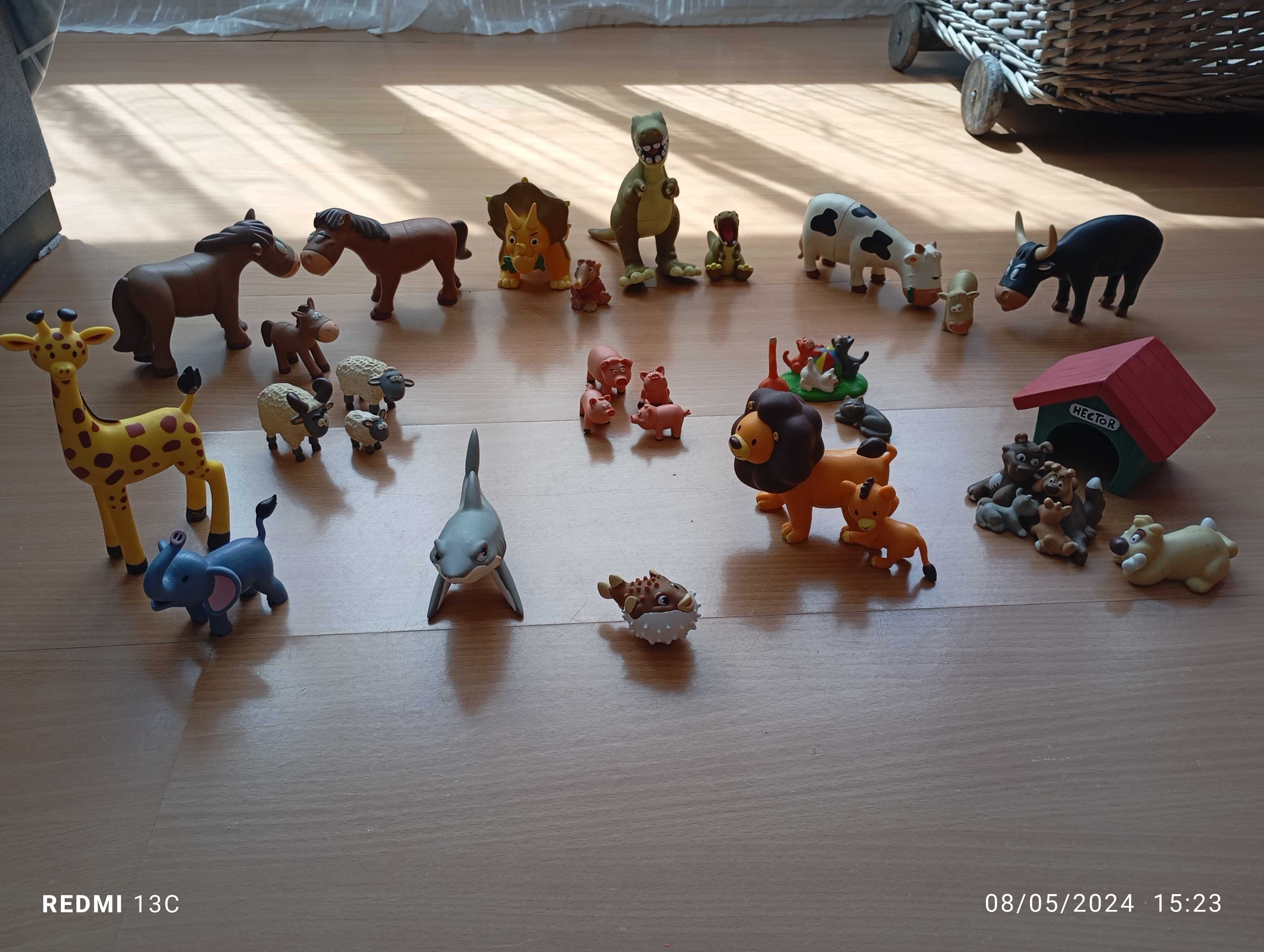 Várias figuras animais