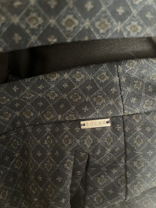 Spodnie z nadrukiem.