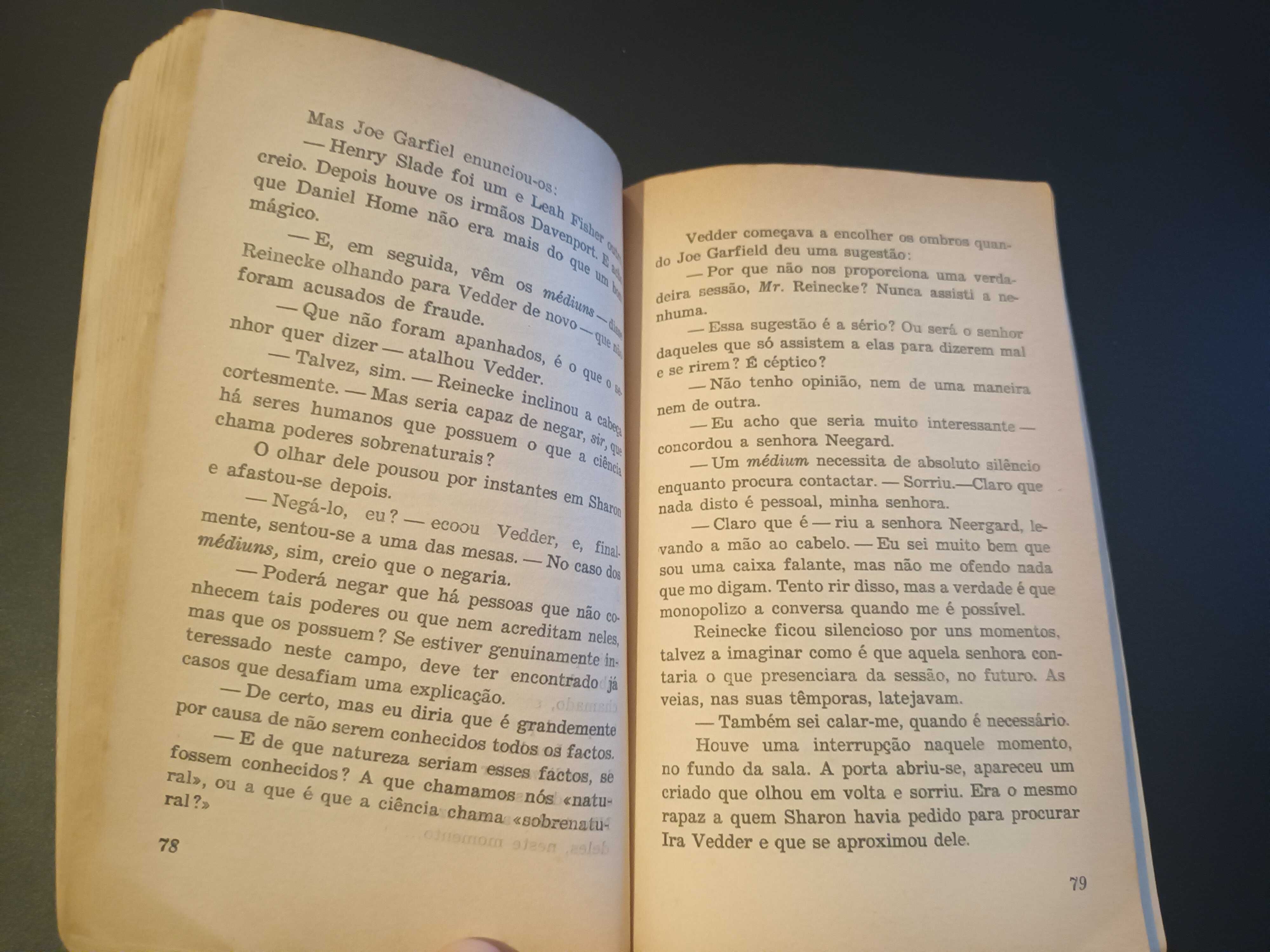 "Pegadas do Diabo" por Evelyn Bond