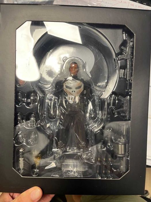 Figura Mezco 1/12 Punisher