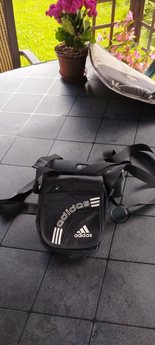 Listonoszka Adidas czarna