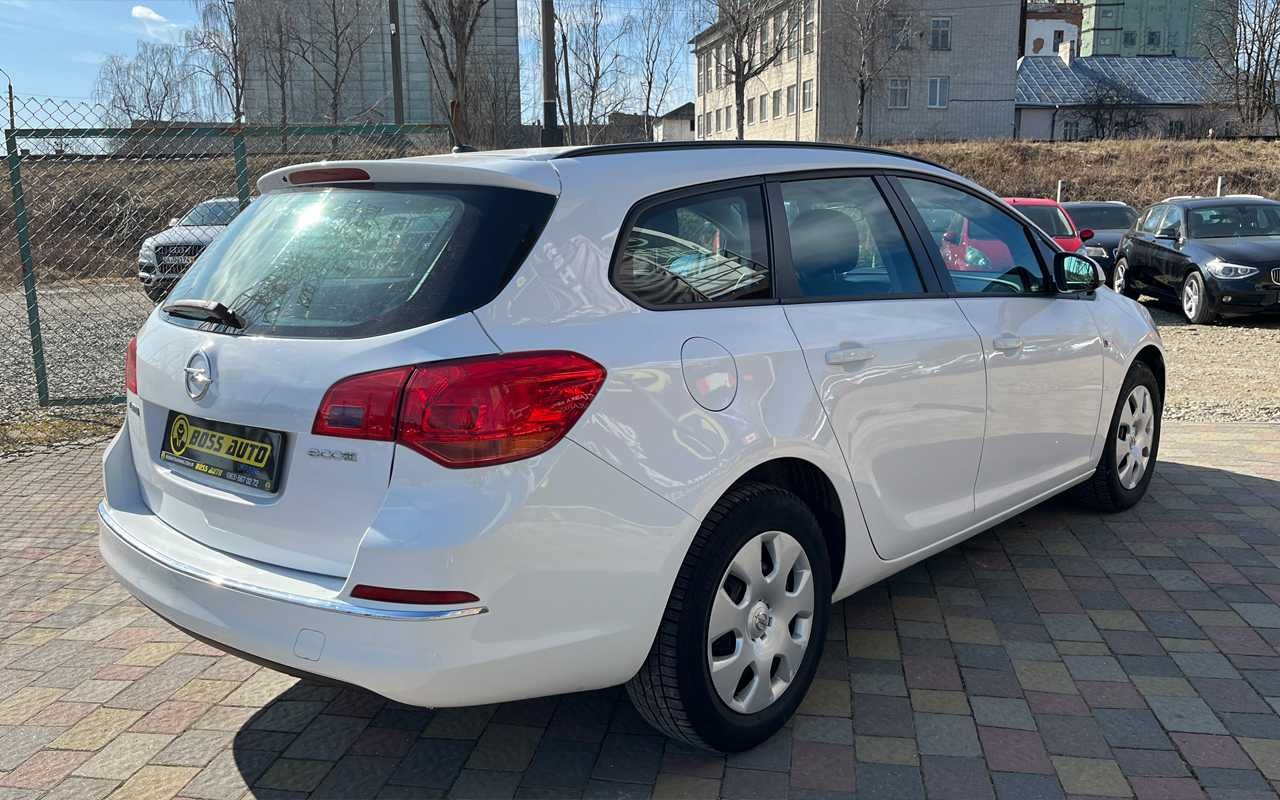 Opel Astra Sports Tourer 2014