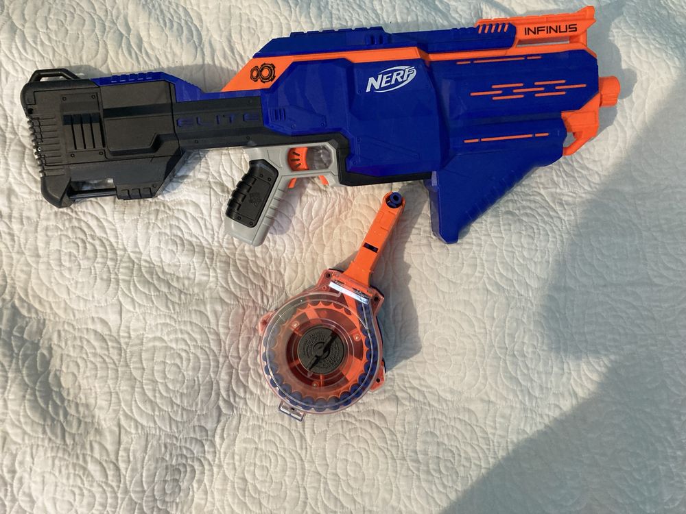 Pistolet Nerf infinus