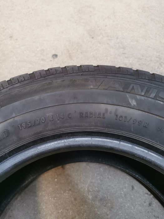 Para opon 195/70R14C Barum Vanis