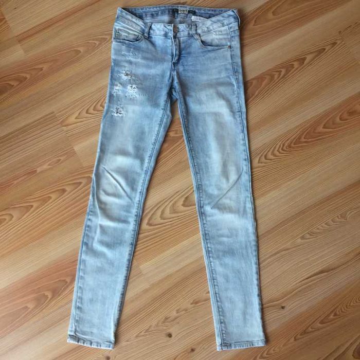 Jasne jeansy skiny Pull&Bear