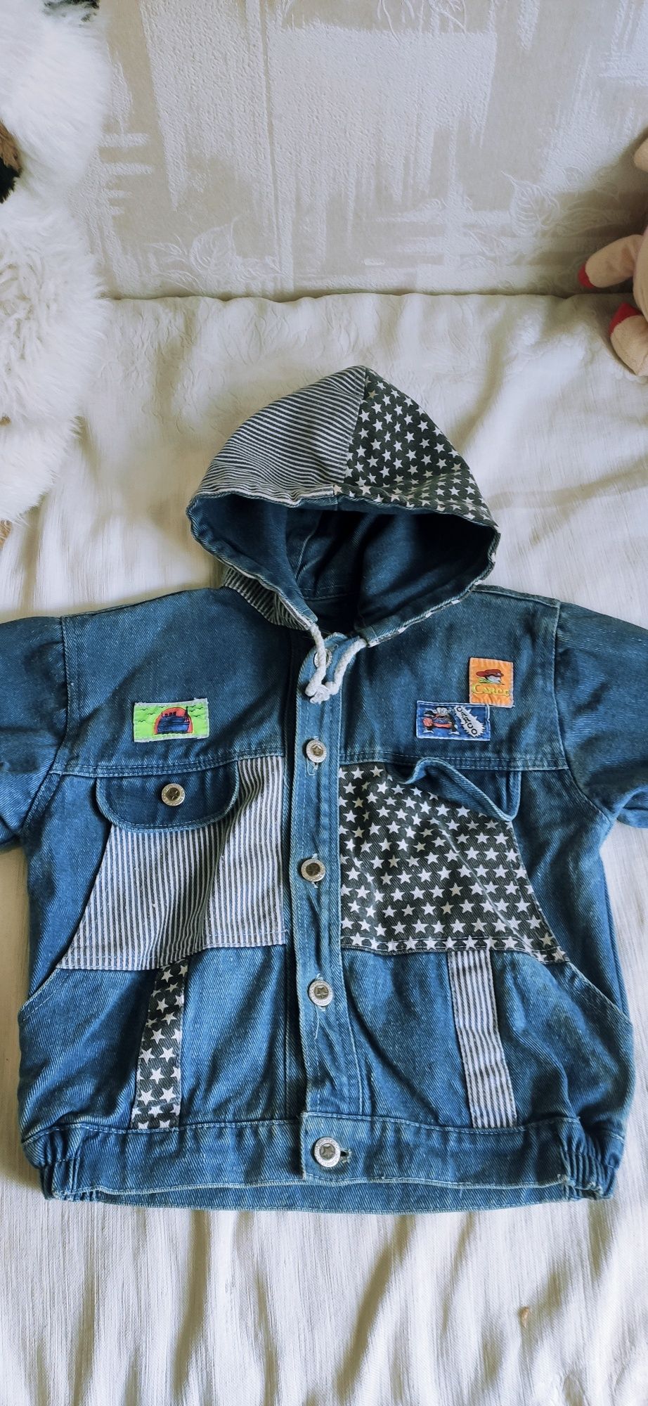 Продам курточку джинсовую на мальчика 5-7лет