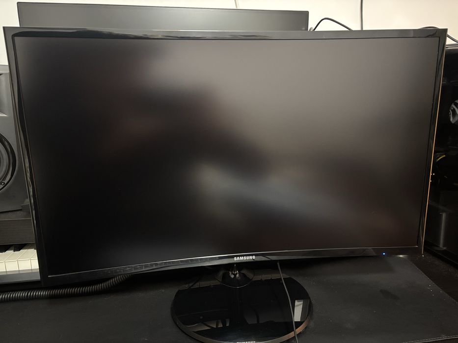 Monitor Curvo Samsung 27” Full HD -LC27F390