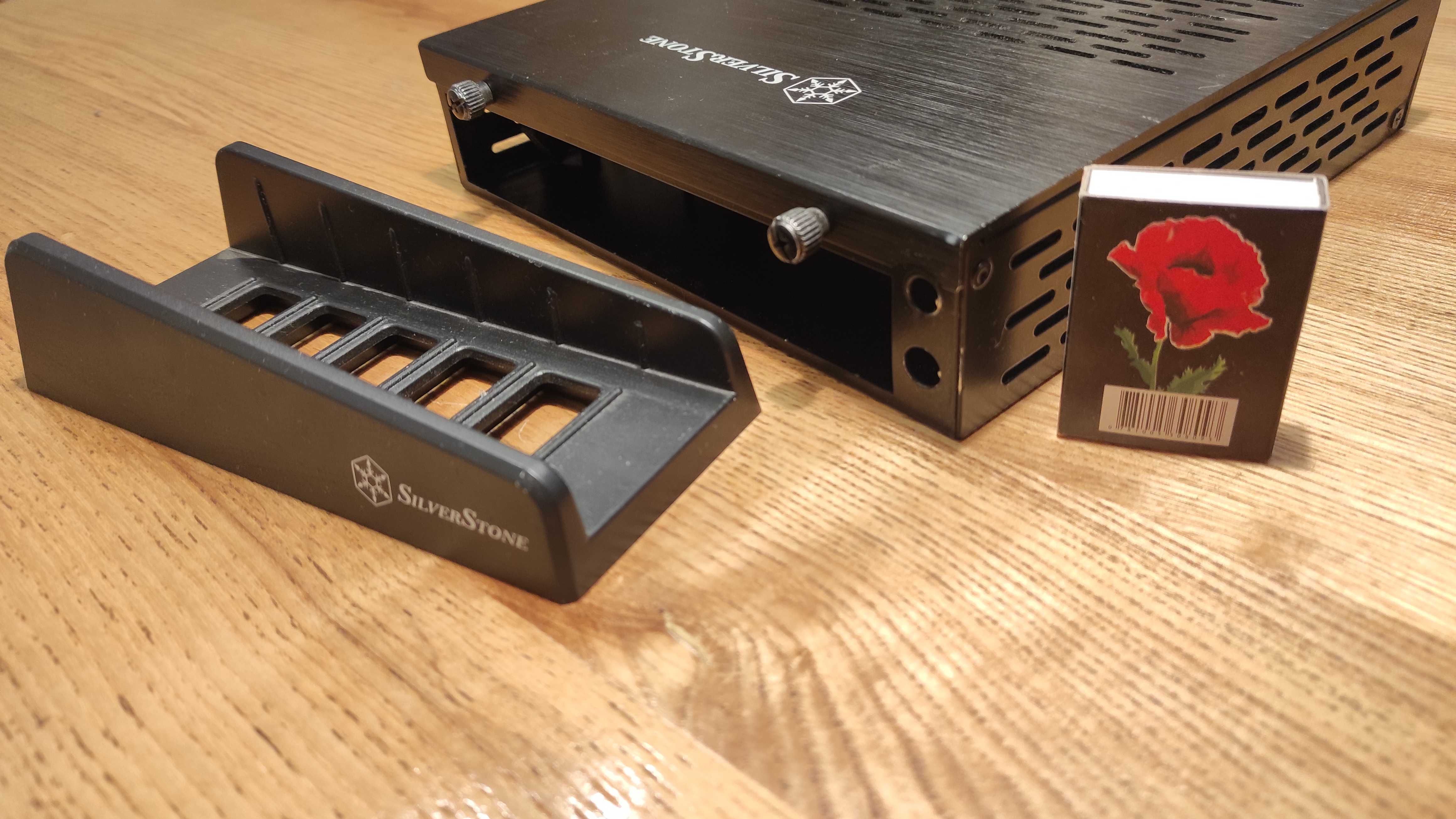 Мініатюрний корпус mini PC Thin Mini ITX SilverStone PT13 SST-PT13B