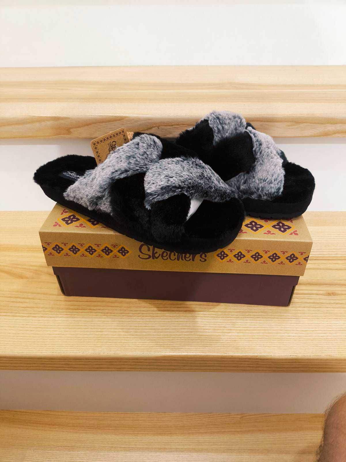 Kapcie klapki z futerkiem Skechers Lovely Vibes czarne rozm 38