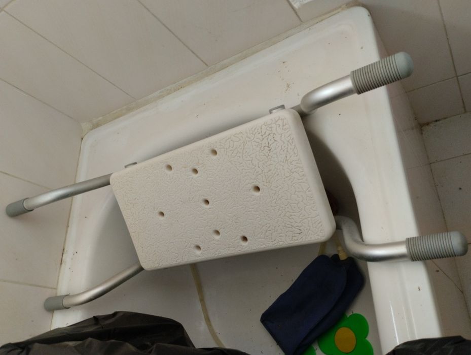 Banco Auxiliar de Banheira