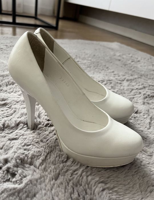 Туфлі жіночі, білі туфлі