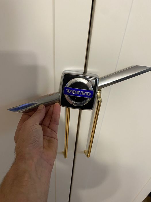 Emblemat Volvo V50 lift