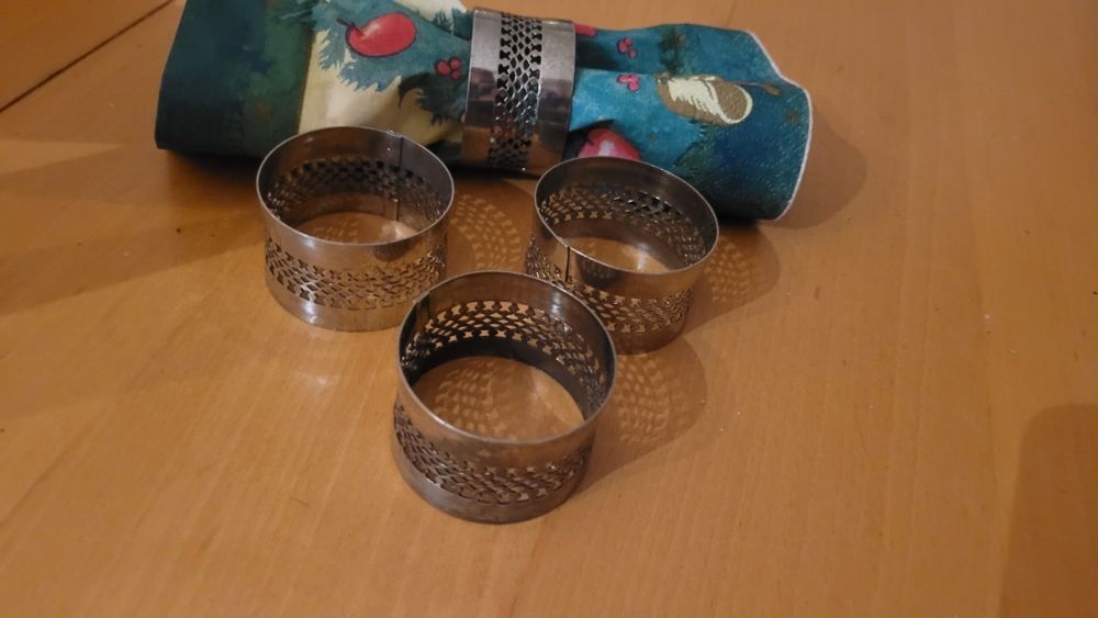 Cztery ażurowe platerowe serwetniki