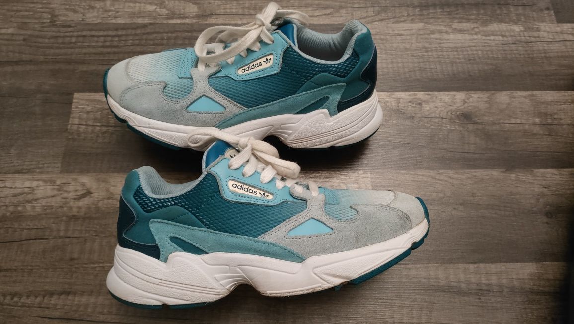 sportowe buty Adidas FALCON  39 1/3 w super stanie