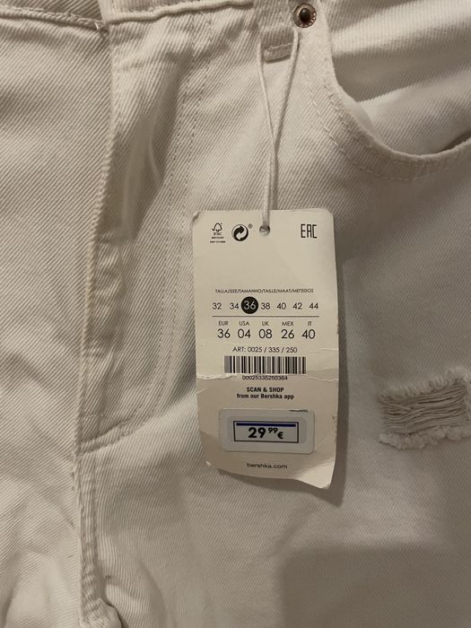 Calça mom jeans rasgadas