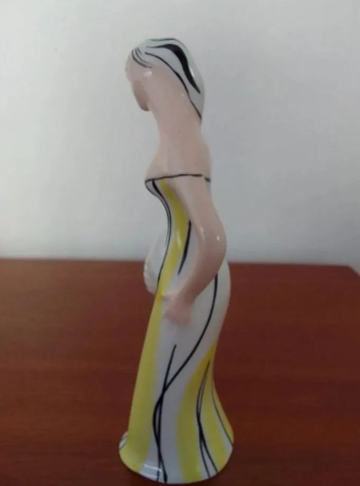 Kobieta z koszem 'Grzybiarka' Ćmielów figurka porcelanowa vintage