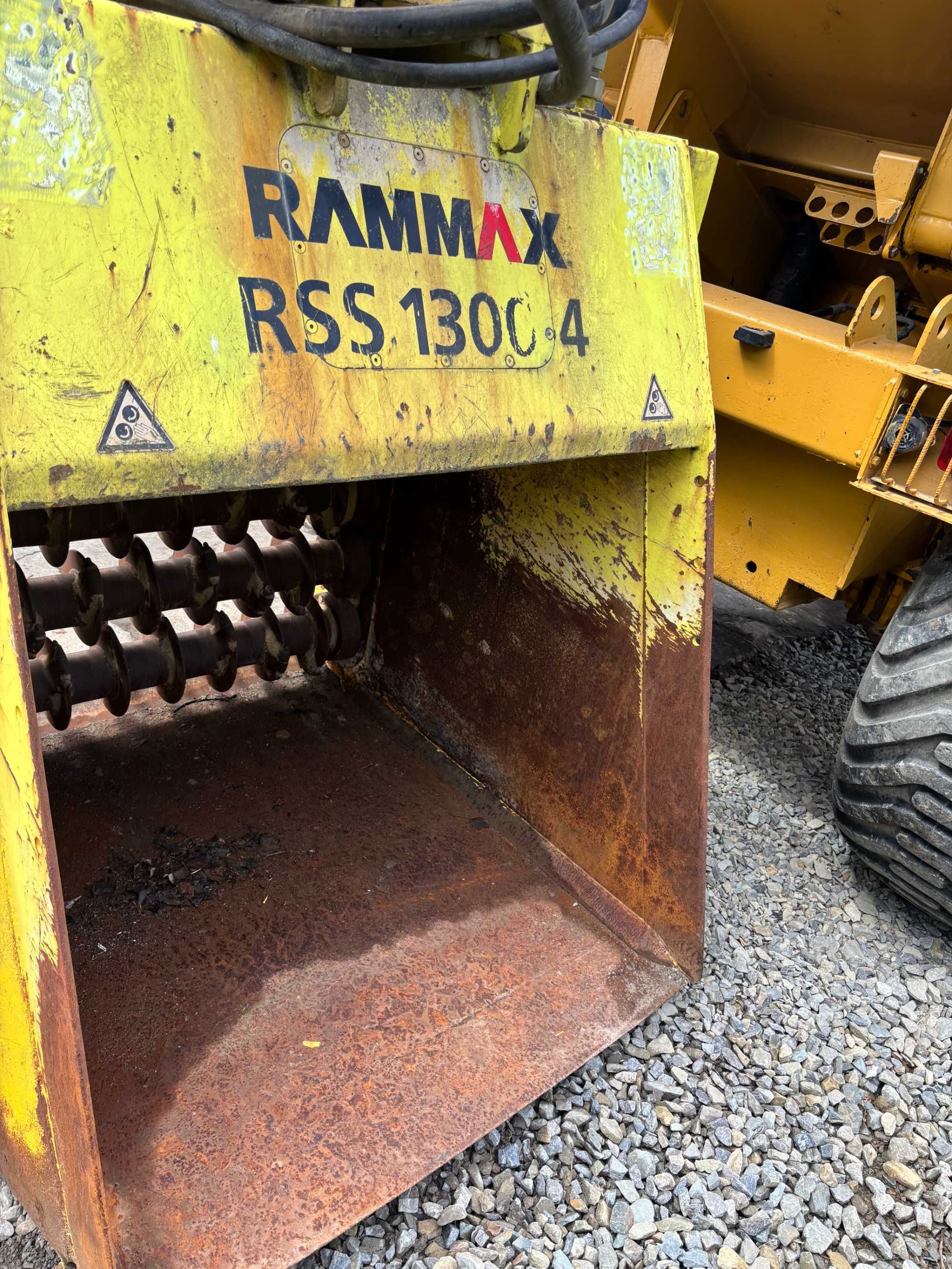 Łyżka do przesiewu ziemi RAMMAX RSS 1300-4 do koparki 15-20t