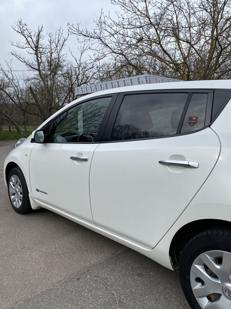 Продам Nissan leaf