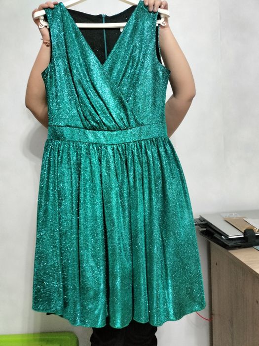 Sukienka brokatowa zieleń butelka