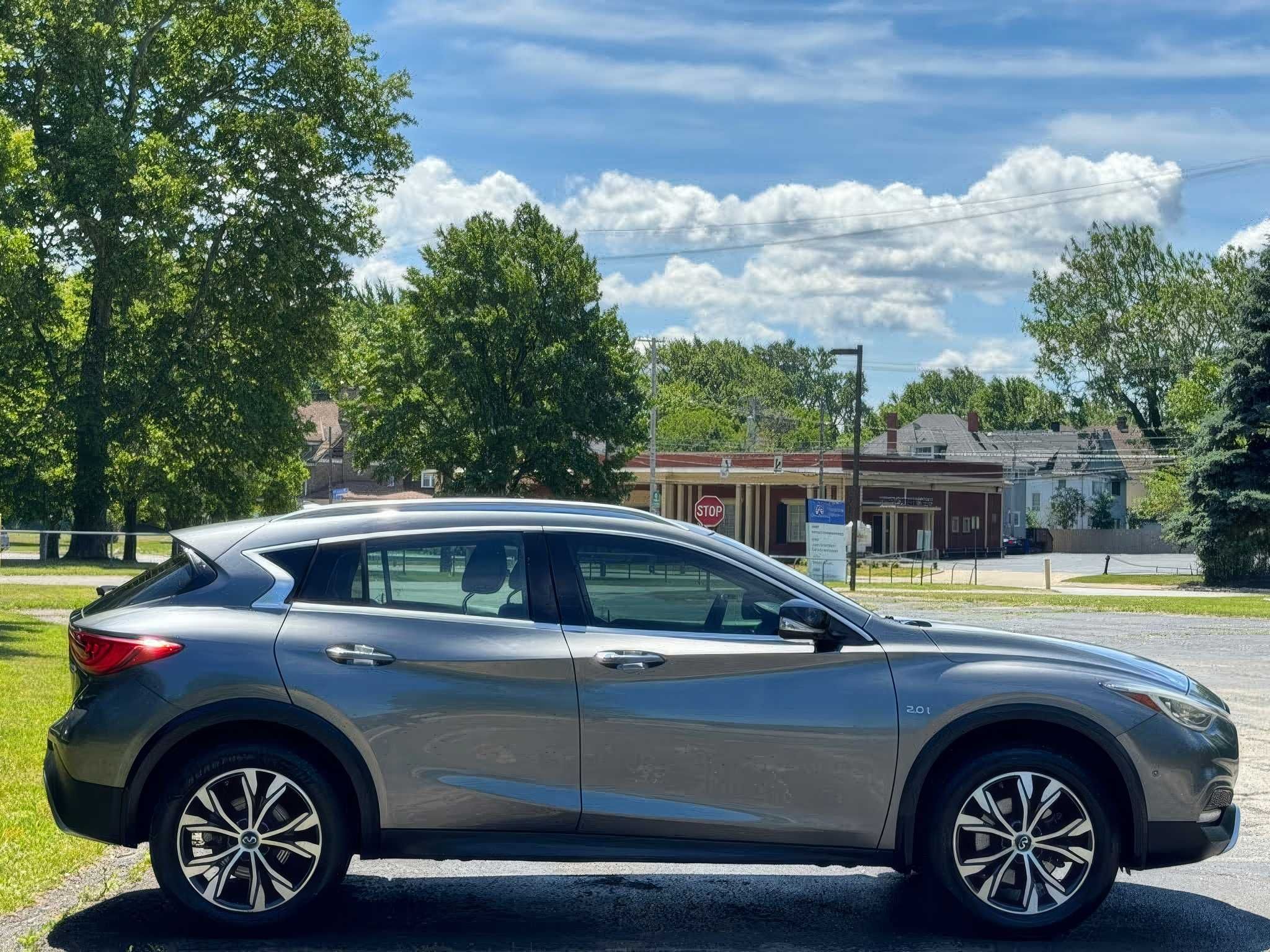 2017 Infiniti QX30 2.0t
