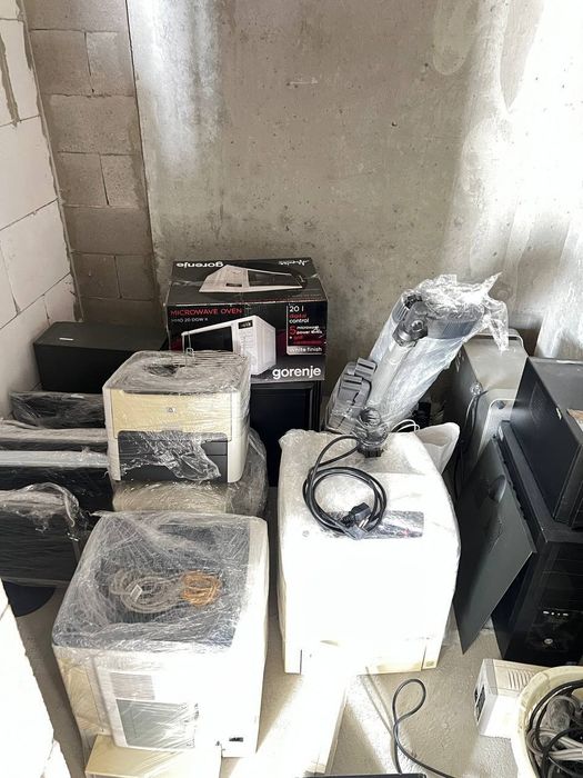 ПРОДАЮТСЯ Б/У МЕБЛІ, столи, крісла,тумби,дивани, Київ, дешево