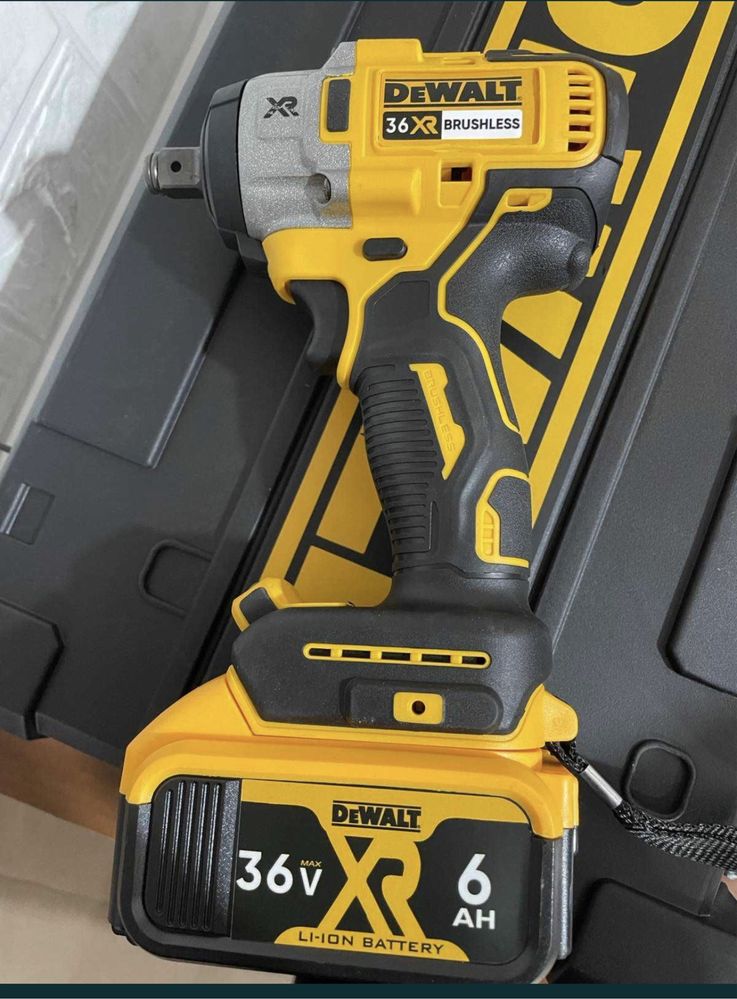 Аккумуляторный гайковерт DeWalt DCF922D2T (36V, 6AH)