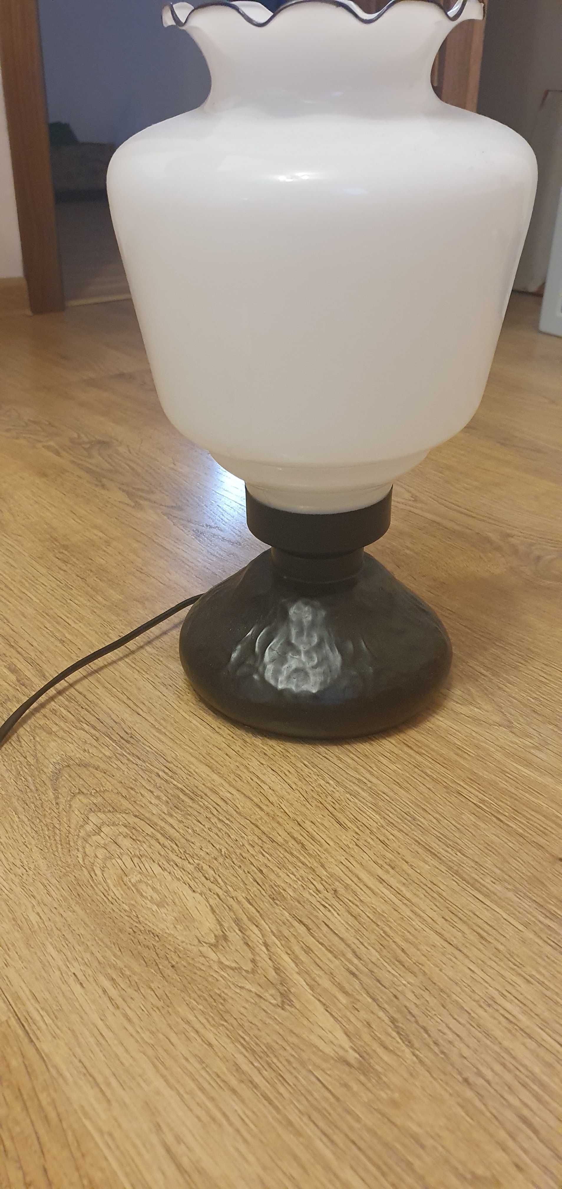 lampa stołowa czarno-biała