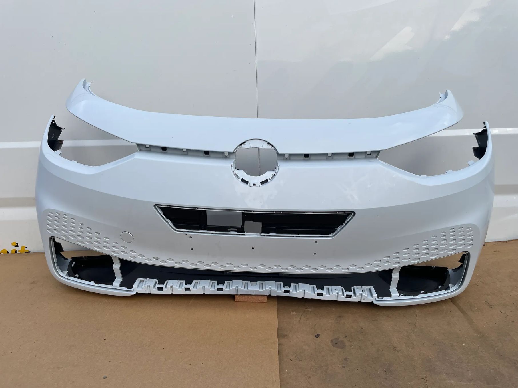 VW ID3 ID.3 ID 3 ZDERZAK PRZEDNI WZMOCNIENIE ORYGINALNY BIAŁY S9R 10A805915 10A807231