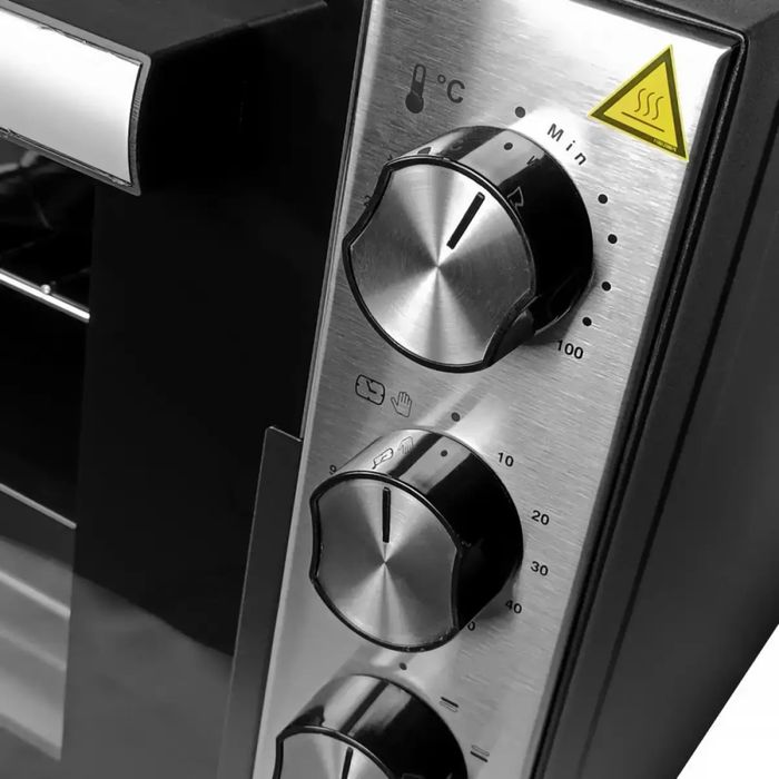 Піч електрична Grunhelm в гарному стані. 70л., 2500 Вт.