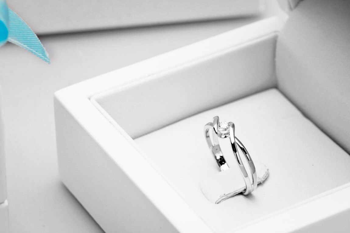 Złoty pierścionek Staviori z diamentem
