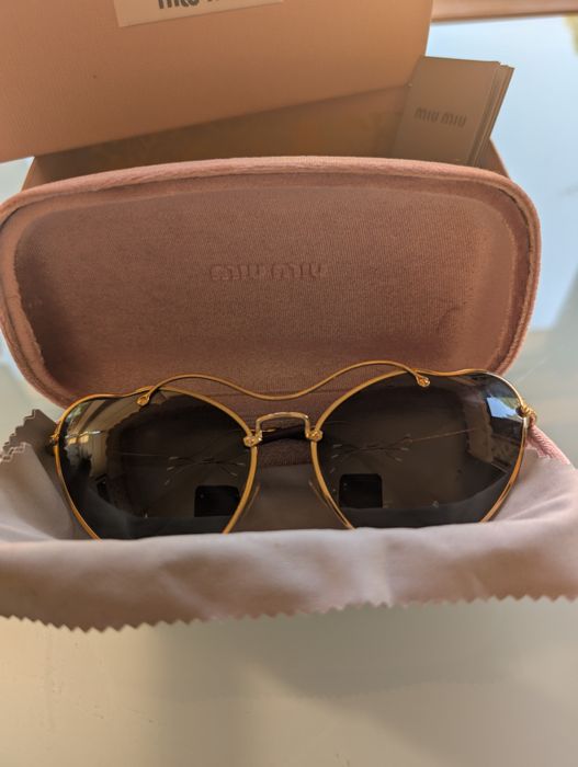 Óculos de sol MIU MIU com embalagem ORIGINAIS