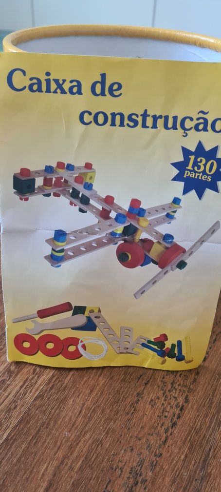 Caixa construção criancas