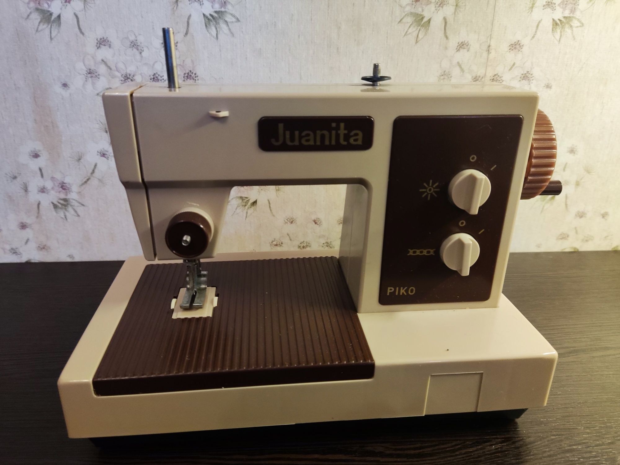 Детская швейная машинка Juanita Piko ГДР