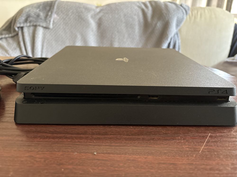 PS4 1TB com 2 jogos