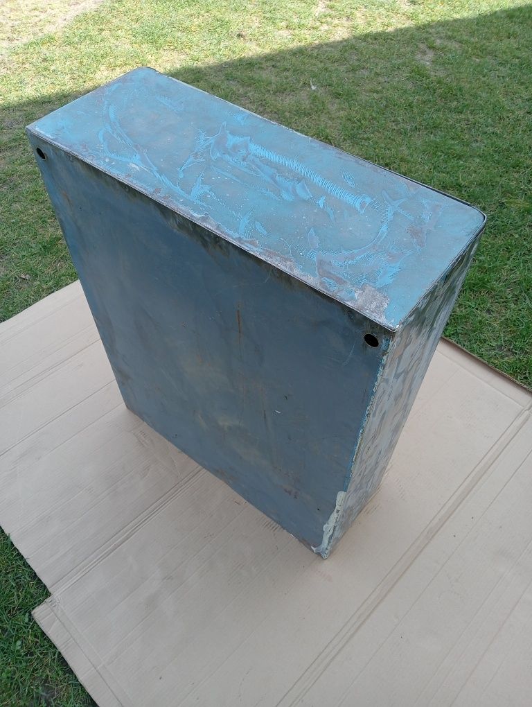 Starej produkcji metalową szafka narzędziowa z epoki PRL Antyki