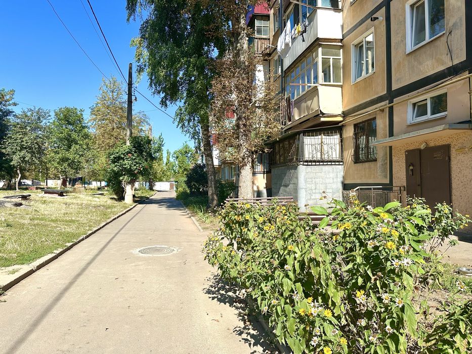 2--х 44 квартал, ул Калантая, 22,  не угл, пристр балкон, погреб