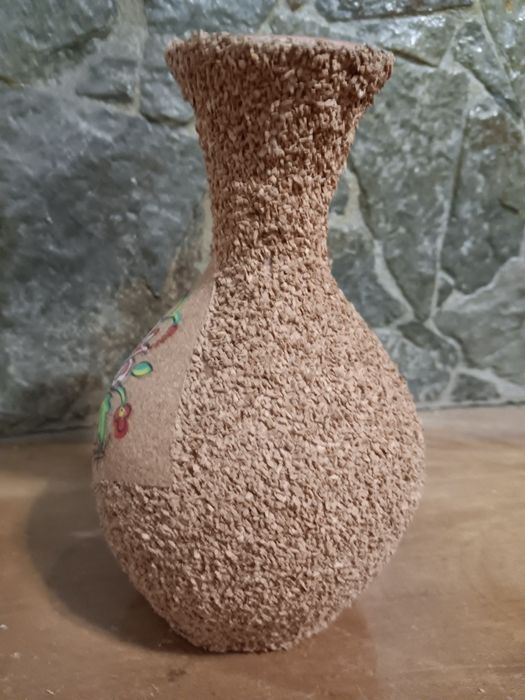 Jarra antiga revestida a cortiça