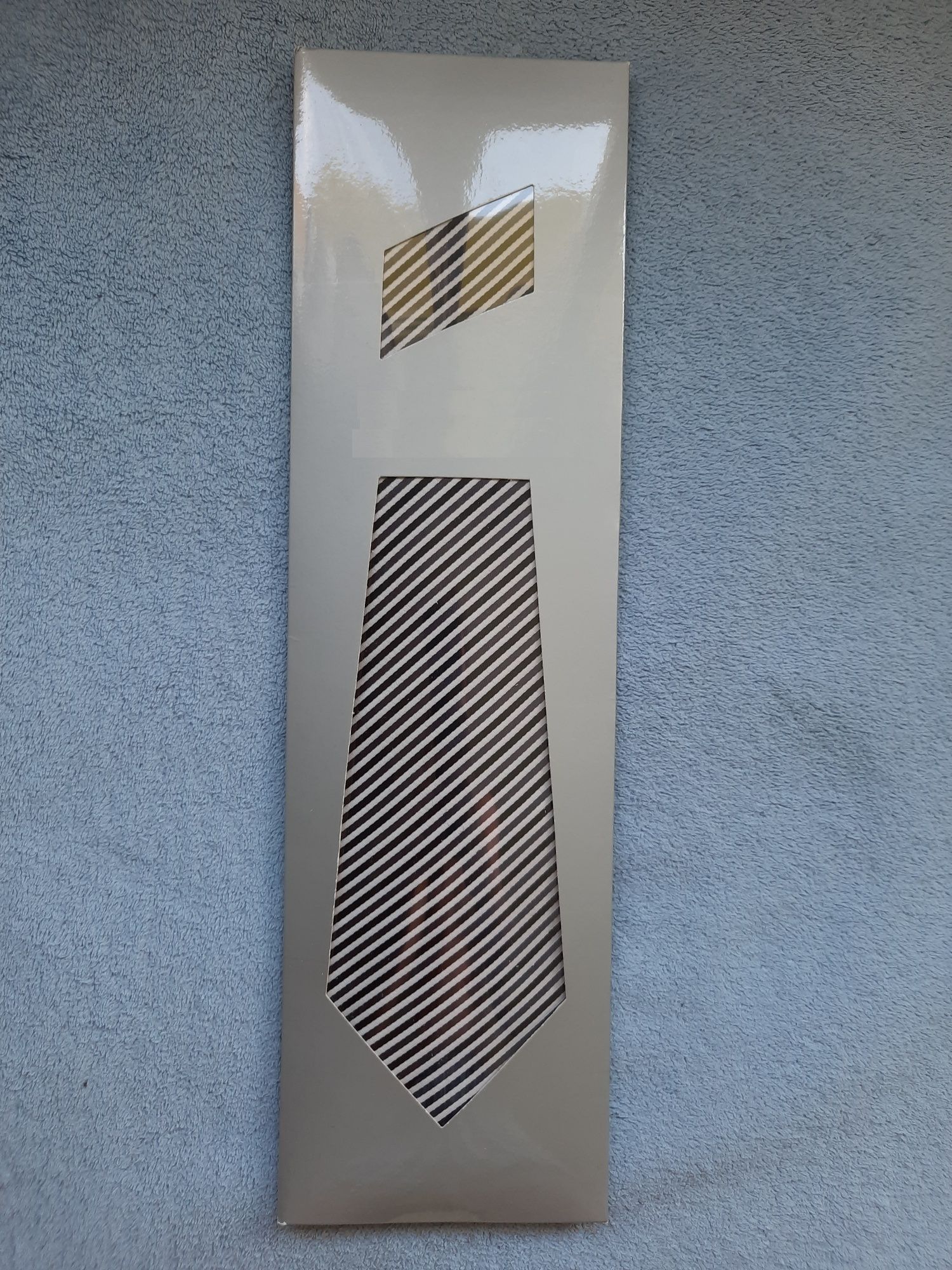 Krawat męski NEK szerokość 95mm długość 145mm wykonany ze specjalnie w