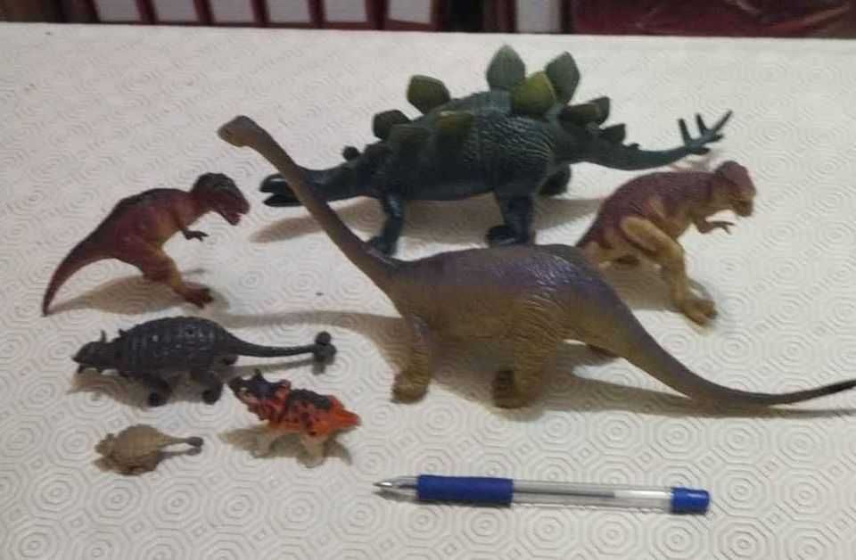 5 Dinossauros mais 2 de oferta