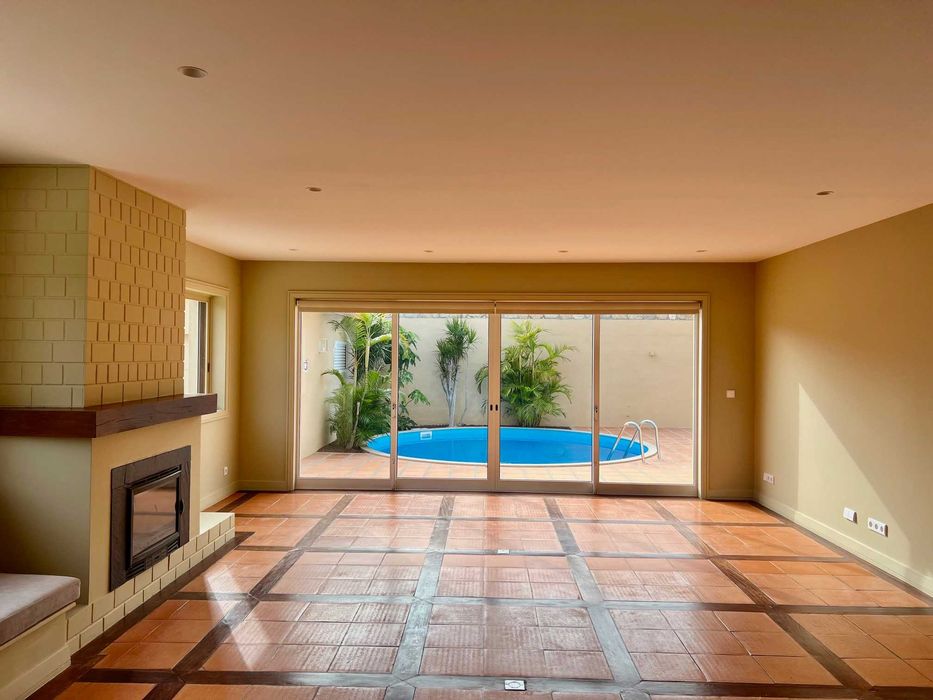Moradia T5 com Piscina Privativa – Praia da Aguda, Vila Nova de Gaia