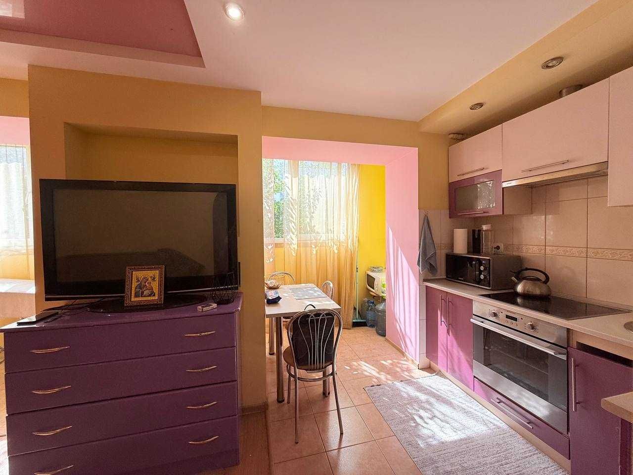 Продаж 3 кім,квартири,вул.Стрийська (кухня-вітальня), 2-й пов.,65м.кв.